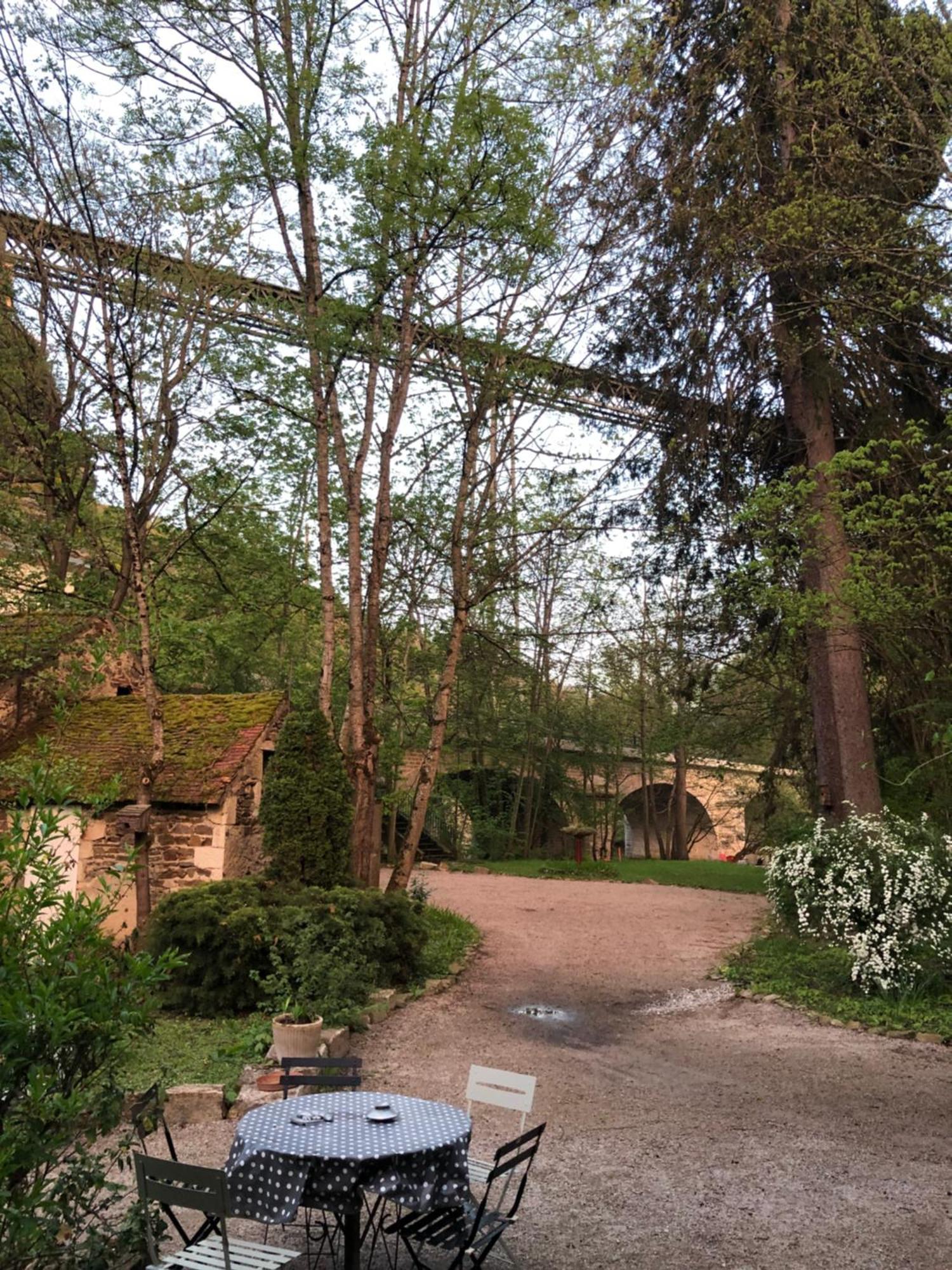 Chambre Sur Une Ile Saint-Bonnet-de-Rochefort Bagian luar foto