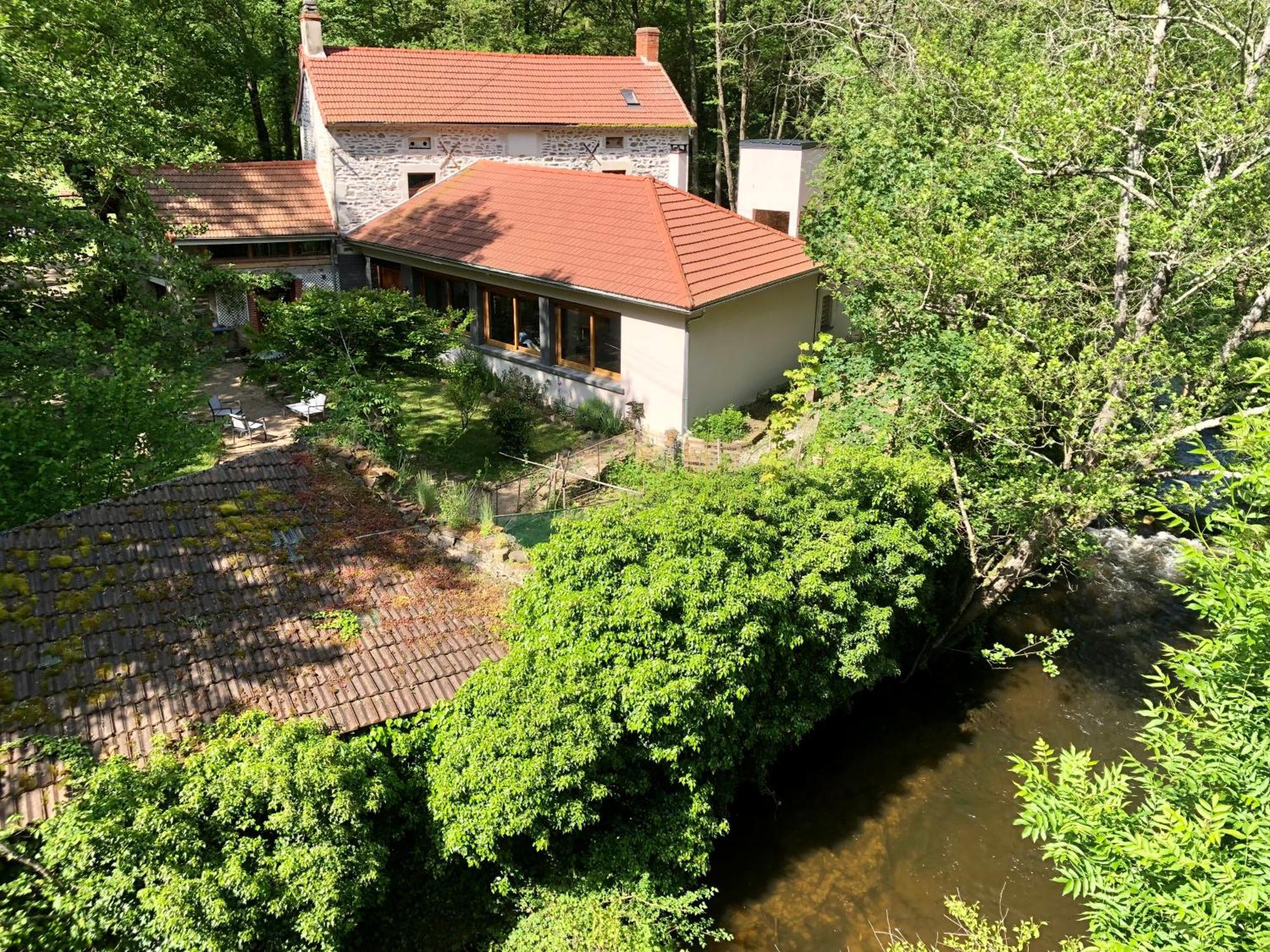 Chambre Sur Une Ile Saint-Bonnet-de-Rochefort Bagian luar foto